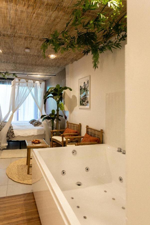 Bali Serenity Balneo Et Lit Rond Lagnieu Exterior photo